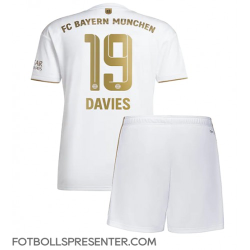 Bayern Munich Alphonso Davies #19 Bortatröja Barn 2022-23 Kortärmad (+ korta byxor)